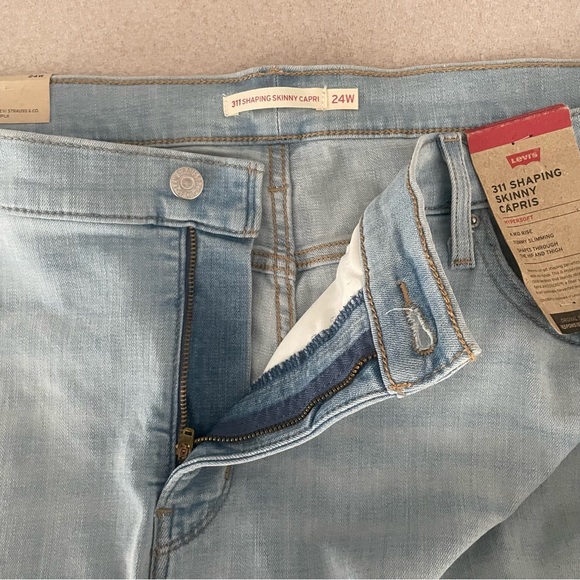 Levi’s 311 Shaping Skinny Plus Size Capris 24W - Picture 8 of 10